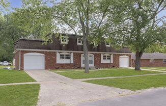 3 beds, 1.5 baths, 1,092 sqft, $1,500, Unit 7737 Southfield Dr.