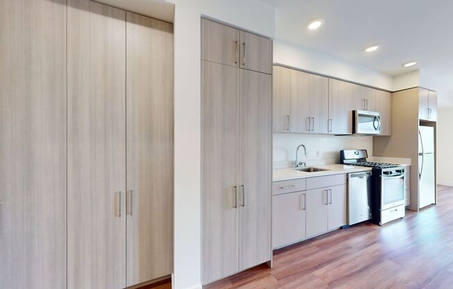 1 bed, 1 bath, 742 sqft, $2,595, Unit 323
