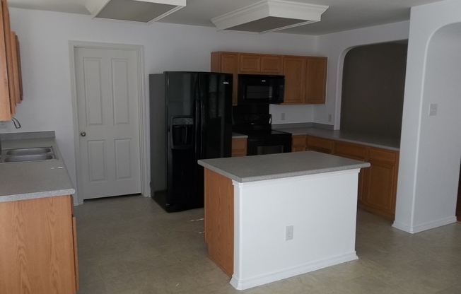 3 beds, 2 baths, $1,650