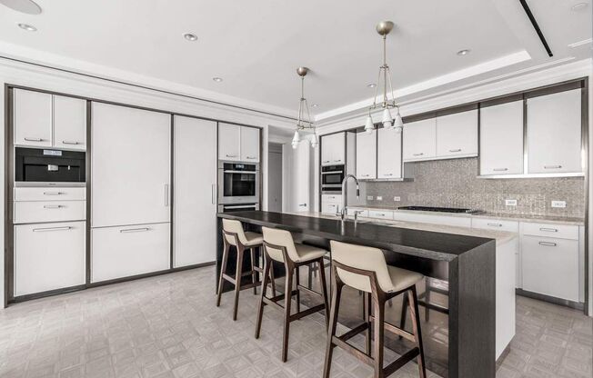 1010 AVE 7