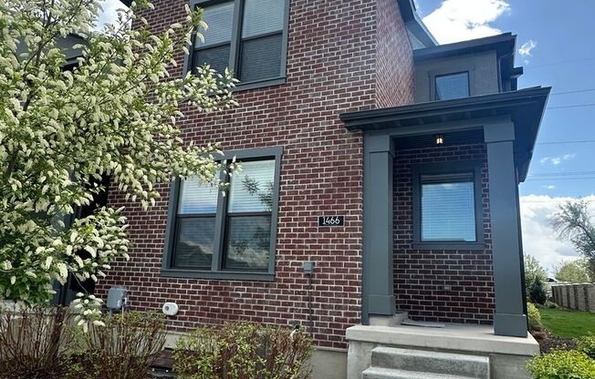 GET THE FIRST MONTHS RENT FOR FREE!!!