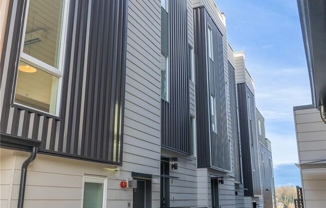 2Bd/1.5Ba Seattle Townhouse