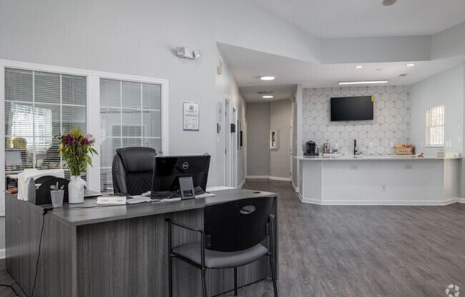 2 beds, 1 bath, $1,300, Unit 2206C