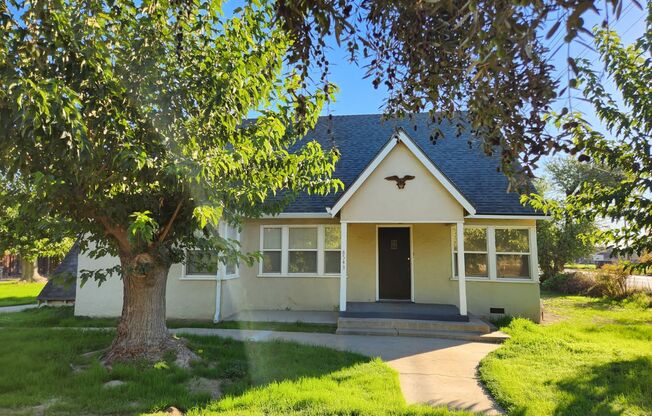 Country Home Between Empire and Waterford- 3 Bedroom 1 Bathroom With Central Heat And Air