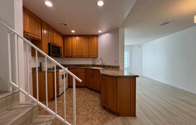 Remodeled 3 bedroom 2.5 bathroom townhouse
