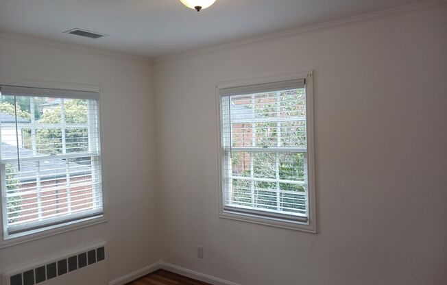 2 beds, 1 bath, 901 sqft, $1,929, Unit 22