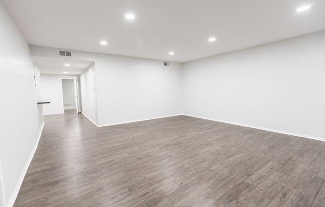 3 beds, 2 baths, 1,300 sqft, $3,698, Unit 202