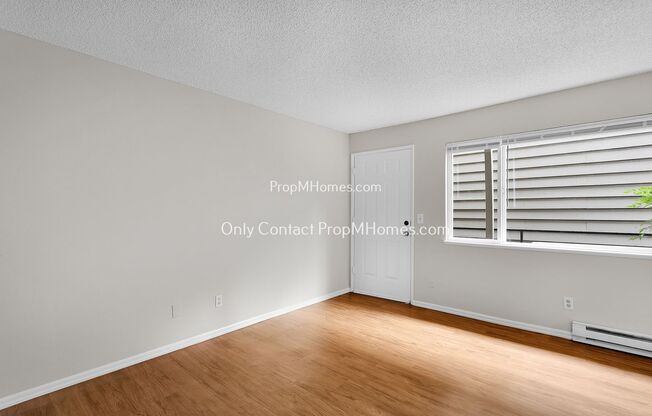 2 beds, 1 bath, $1,599, Unit 8820 N Ivanhoe Street Unit 17