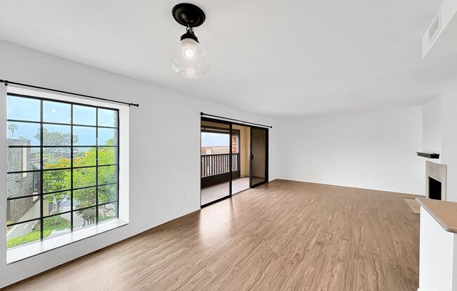 Incredible 2BD/2.5BA w/Ocean Views and Across the Street From Torrey Pines Beach!