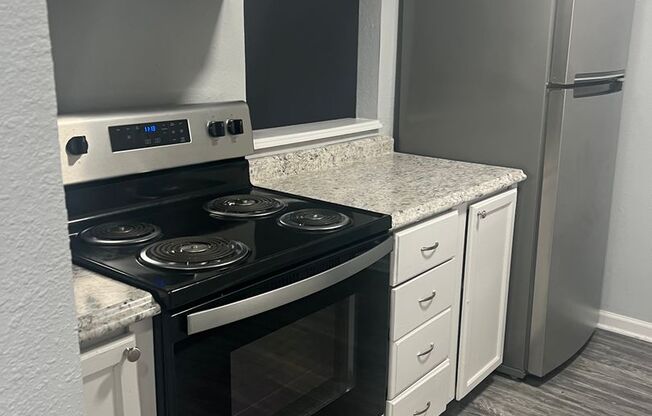 1 bed, 1 bath, 739 sqft, $850