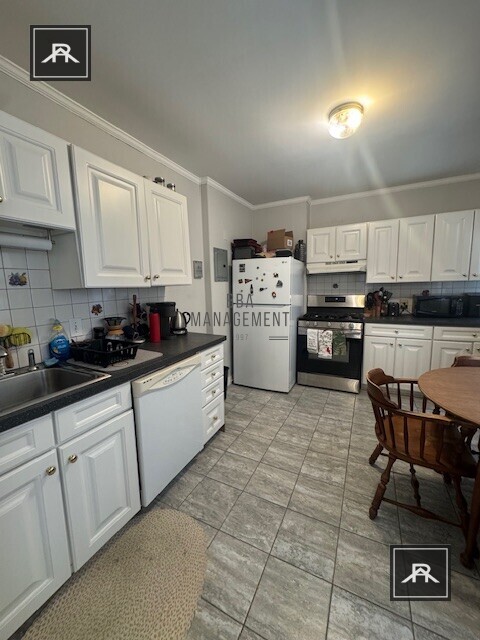 96 STRATHMORE RD