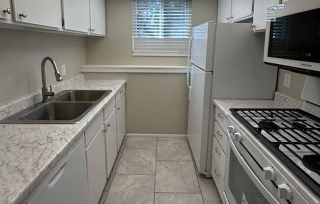 2 beds, 1 bath, $1,500, Unit # 29D