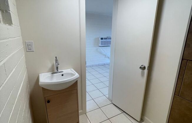 Studio, 1 bath, $650, Unit 135-02