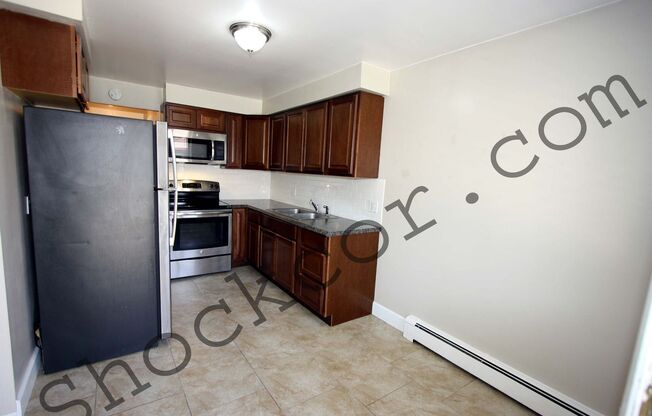 1 bed, 1 bath, 600 sqft, $1,350