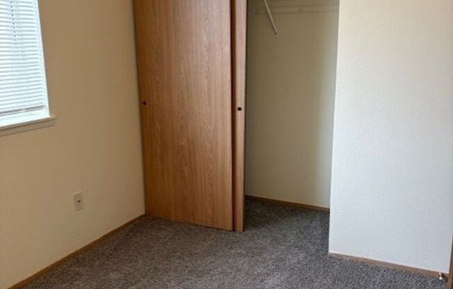 2 beds, 2 baths, 945 sqft, $1,675, Unit 24-401