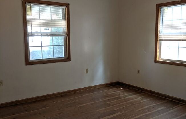 Cozy 2 bedroom/1 bath house in Petersburg!