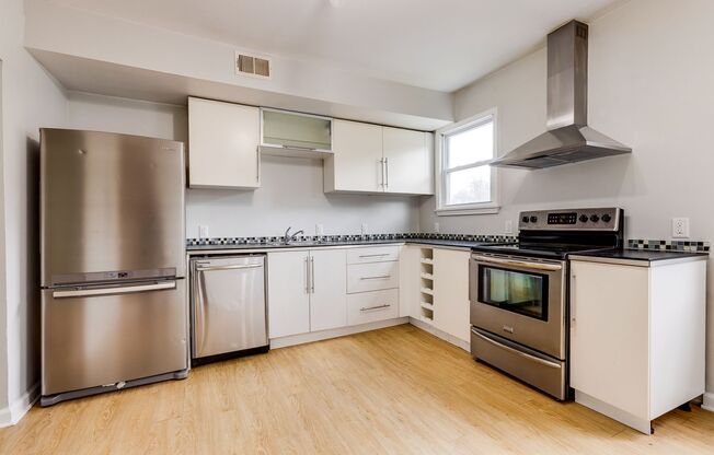 4 beds, 1.5 baths, $1,599, Unit Top