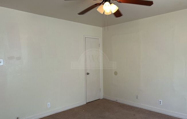 2 beds, 1 bath, $895