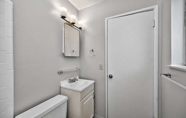1 bed, 1 bath, 400 sqft, $875, Unit 13