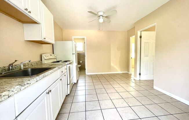 2 beds, 1 bath, $1,400