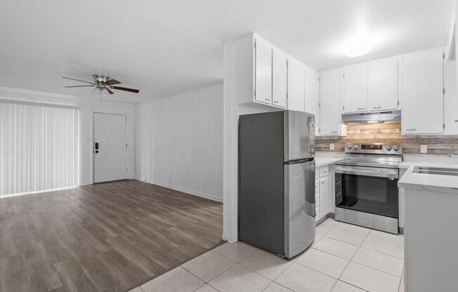 1 bed, 1 bath, $900, Unit 9