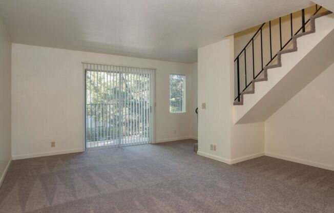 2 beds, 1.5 baths, 1,040 sqft, $2,425