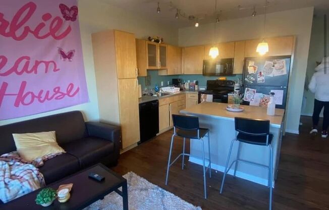 4 beds, 2 baths, $2,145, Unit 511