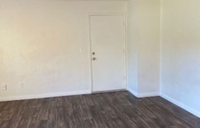 2 beds, 1 bath, $2,100, Unit 15