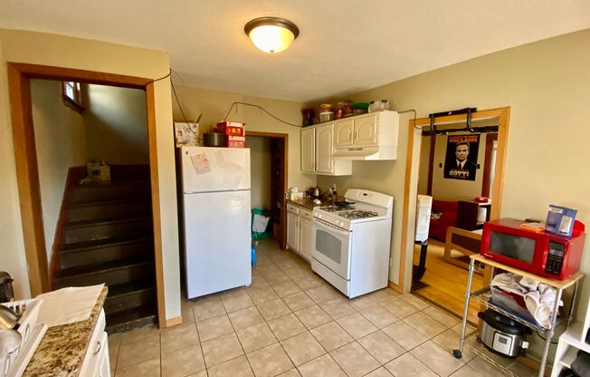 4 beds, 1 bath, $2,295