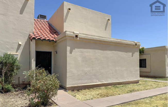 3Bed/2Bath 2-Story Townhouse at N 35th Ave/Northern Ave! Move-In Ready on 08/27/2026!