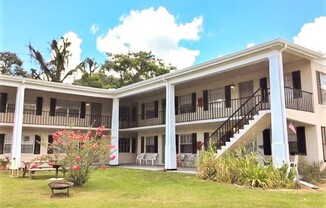 Carriage House Apts