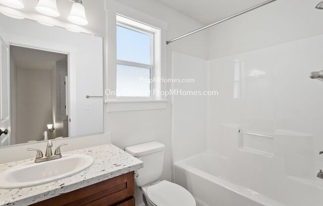 2 beds, 1.5 baths, $1,949, Unit 7706 SE Washington Street