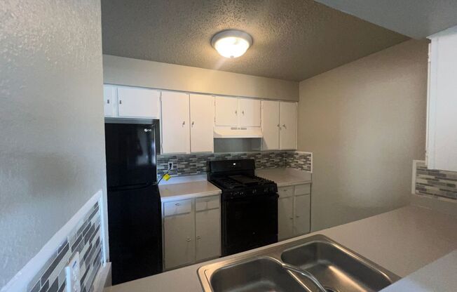 2 beds, 2 baths, $1,350, Unit Unit A