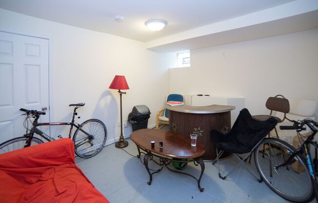 Newly Renovated Temple Apartment