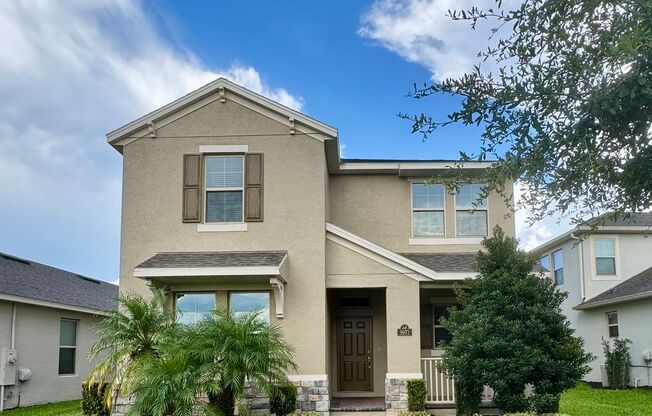 Large 4/3.5 Home located in Waterleigh! Downstairs Suite