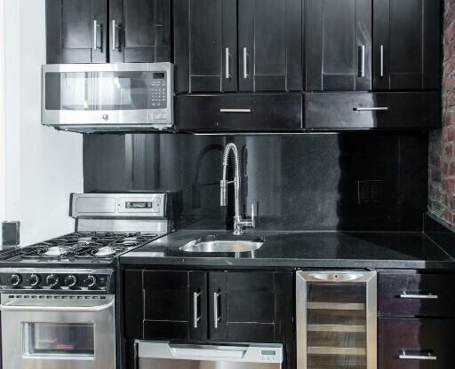 2 beds, 1 bath, $5,295, Unit 4F