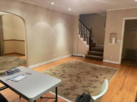 3 beds, 2 baths, 1,300 sqft, $4,600