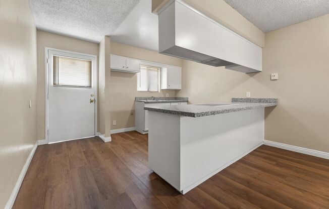 2 beds, 1 bath, 792 sqft, $1,350, Unit 82504