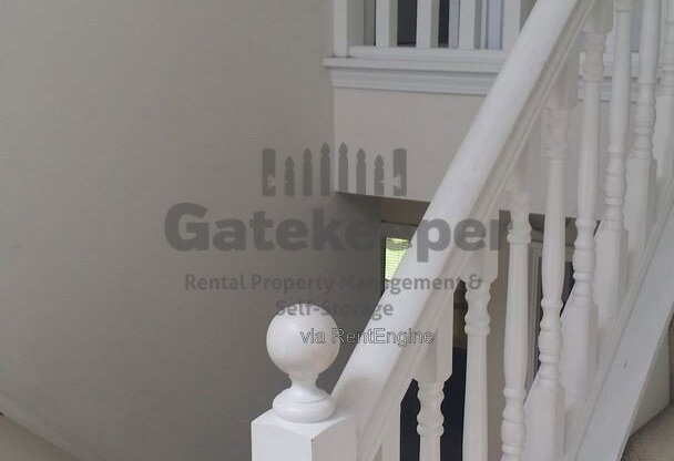 3 beds, 2 baths, 1,300 sqft, $1,845