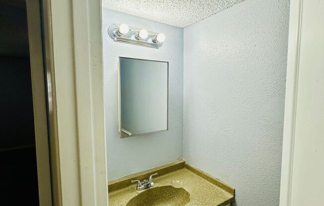 2 beds, 1.5 baths, 992 sqft, $780, Unit 215E