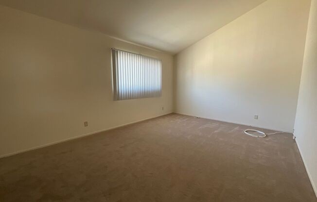 3 beds, 2 baths, 1,400 sqft, $3,295