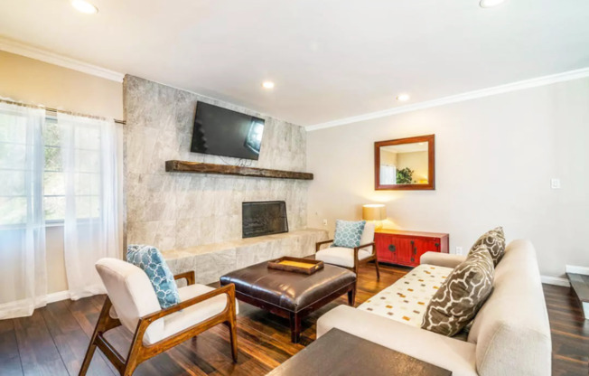 5 SUNSWEPT DR