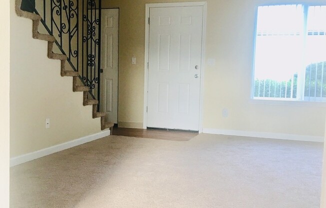 2 beds, 1 bath, 807 sqft, $1,795, Unit G1