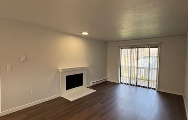2 beds, 1.5 baths, 920 sqft, $2,135, Unit V203 - Renovated