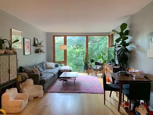 585 6 AVE