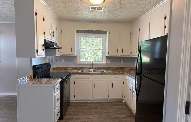 Newly updated 3 Bed 1.5 Bath HOME!