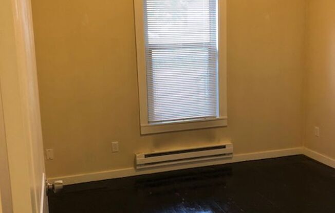 1 bed, 1 bath, 550 sqft, $1,300, Unit 105