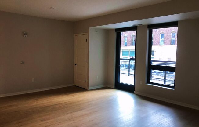 1 bed, 1 bath, 1,013 sqft, $2,989, Unit 102