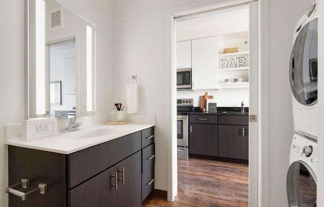 Studio, 1 bath, 418 sqft, $1,100, Unit 306