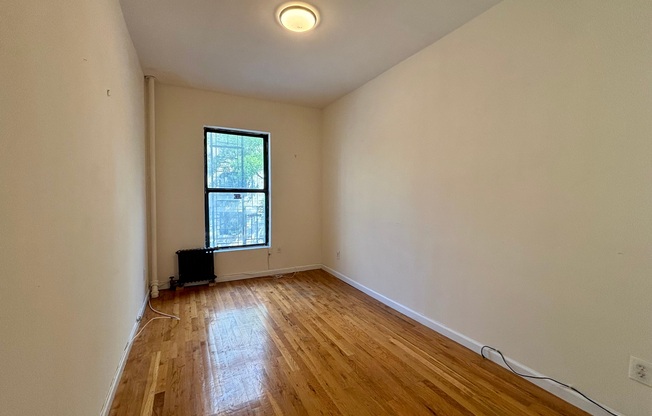 820 W 180 ST